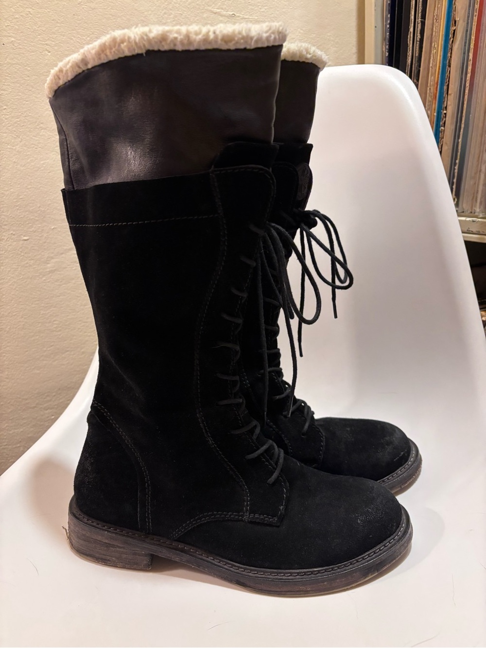Vintage Foundry Black Lace-Up Shearling-Trim Winter Boots